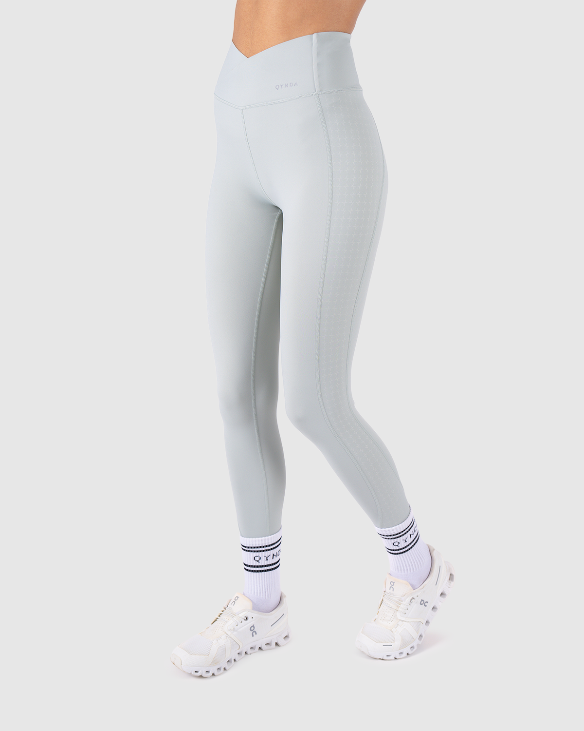 THE ALL-WEATHER SET