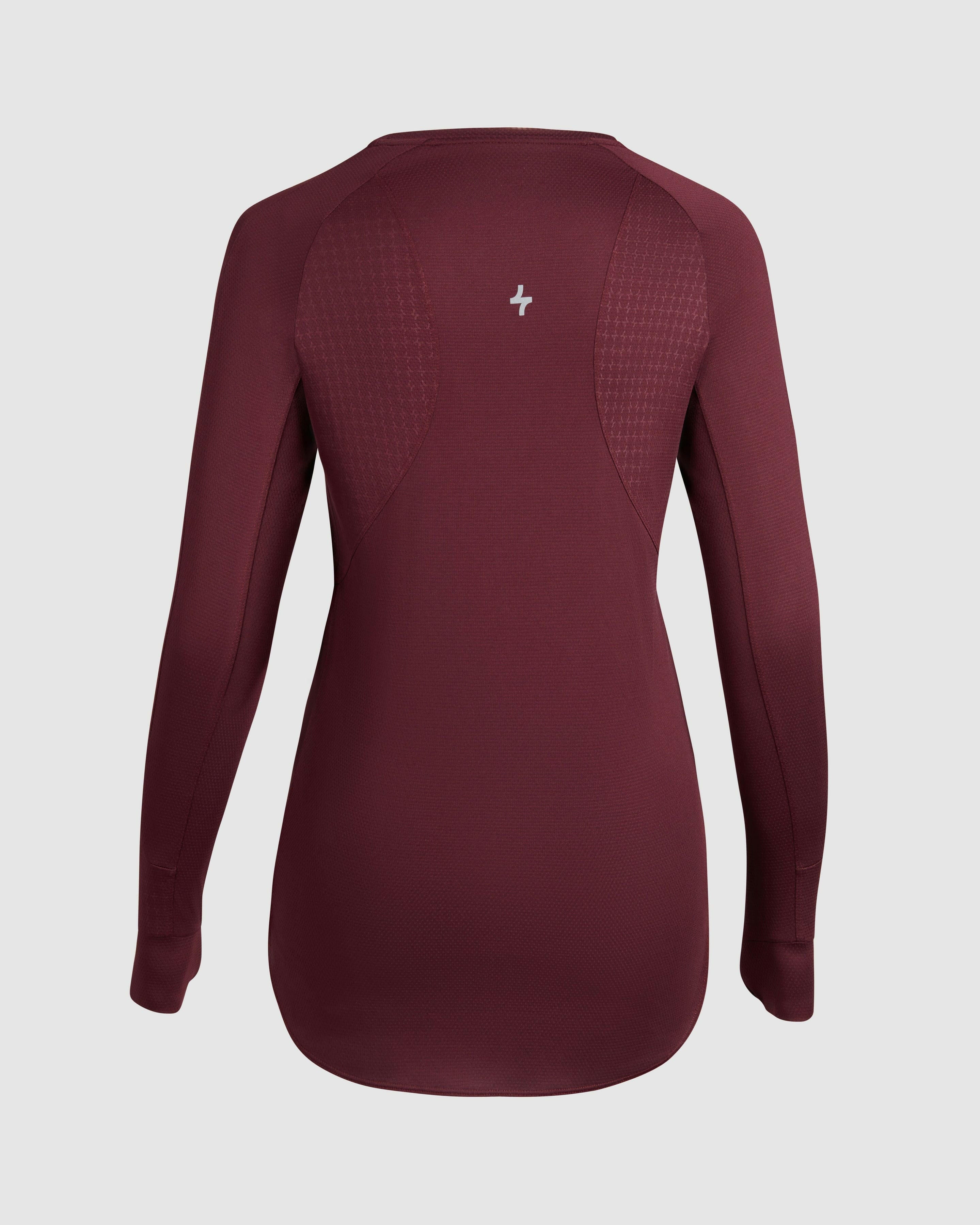Qynda ACT LONG SLEEVE T-SHIRT athletic top with breathable mesh panels on the back, perfect for your sports wardrobe.