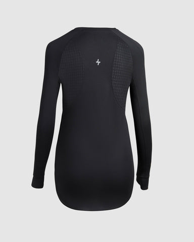 Qynda, black color ACT LONG SLEEVE T-SHIRT with breathable mesh panels on the back with qynda logo, perfect for your sports wardrobe.