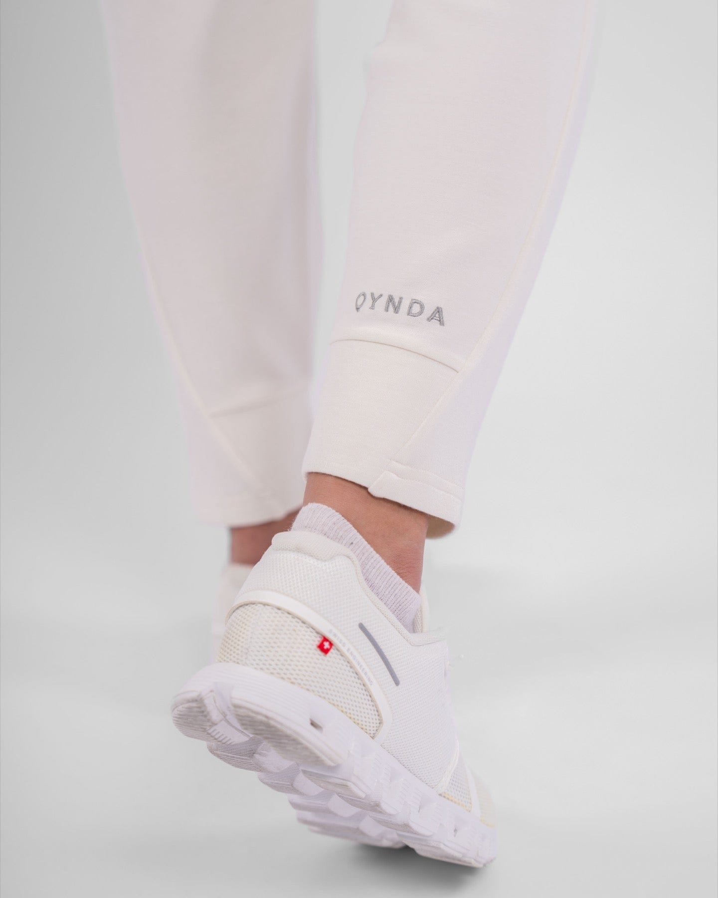 #Color_Off White